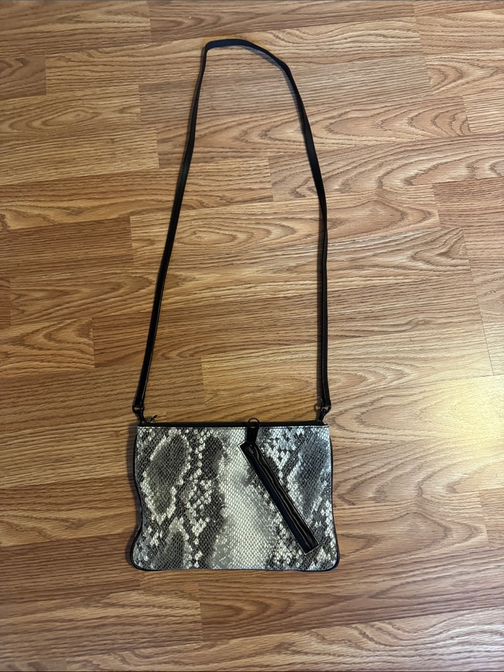 Snake-Pattern Crossbody Bag in Black & Gray